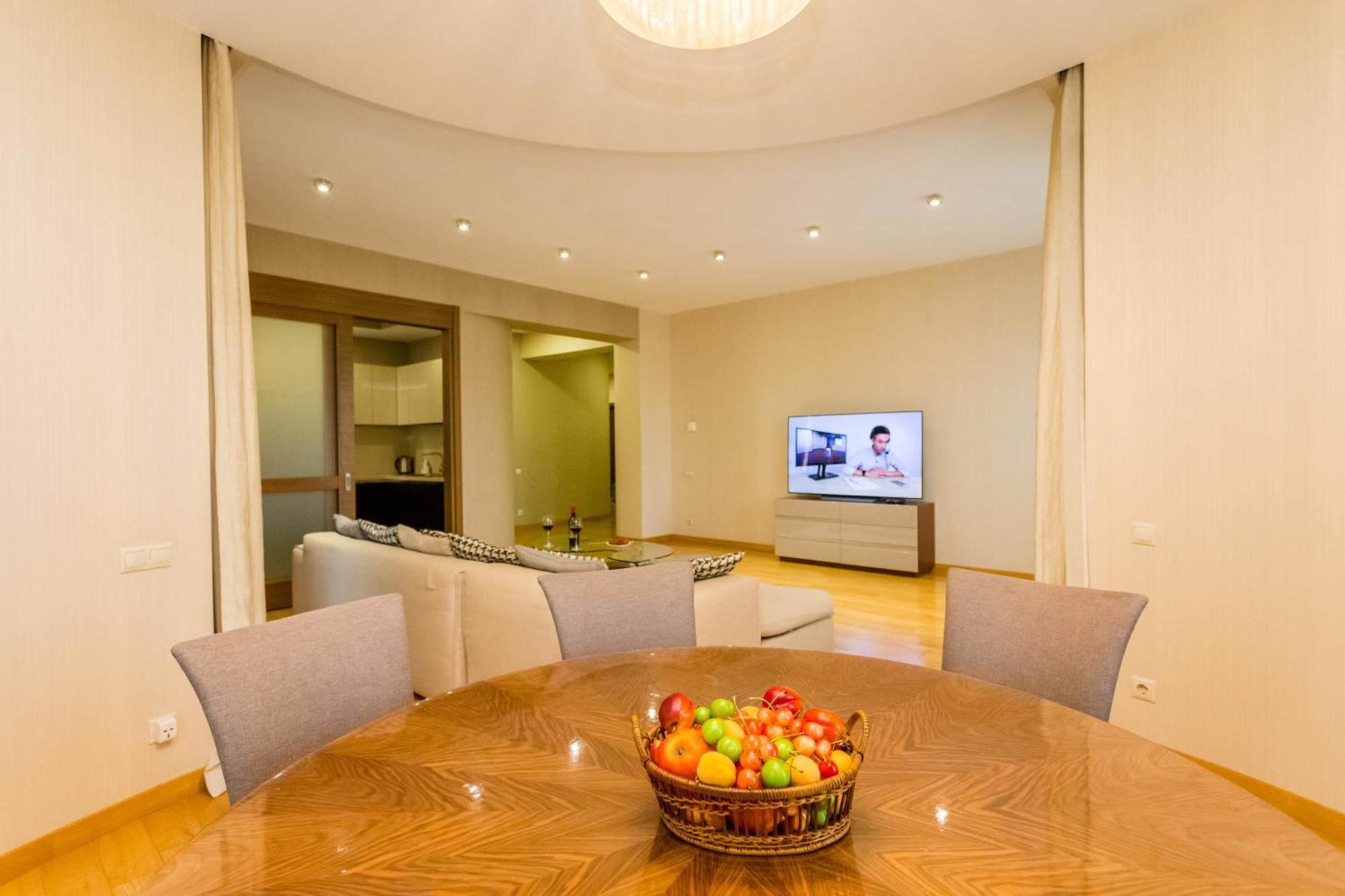 The Grand Apartment Lll Tbilisi Esterno foto