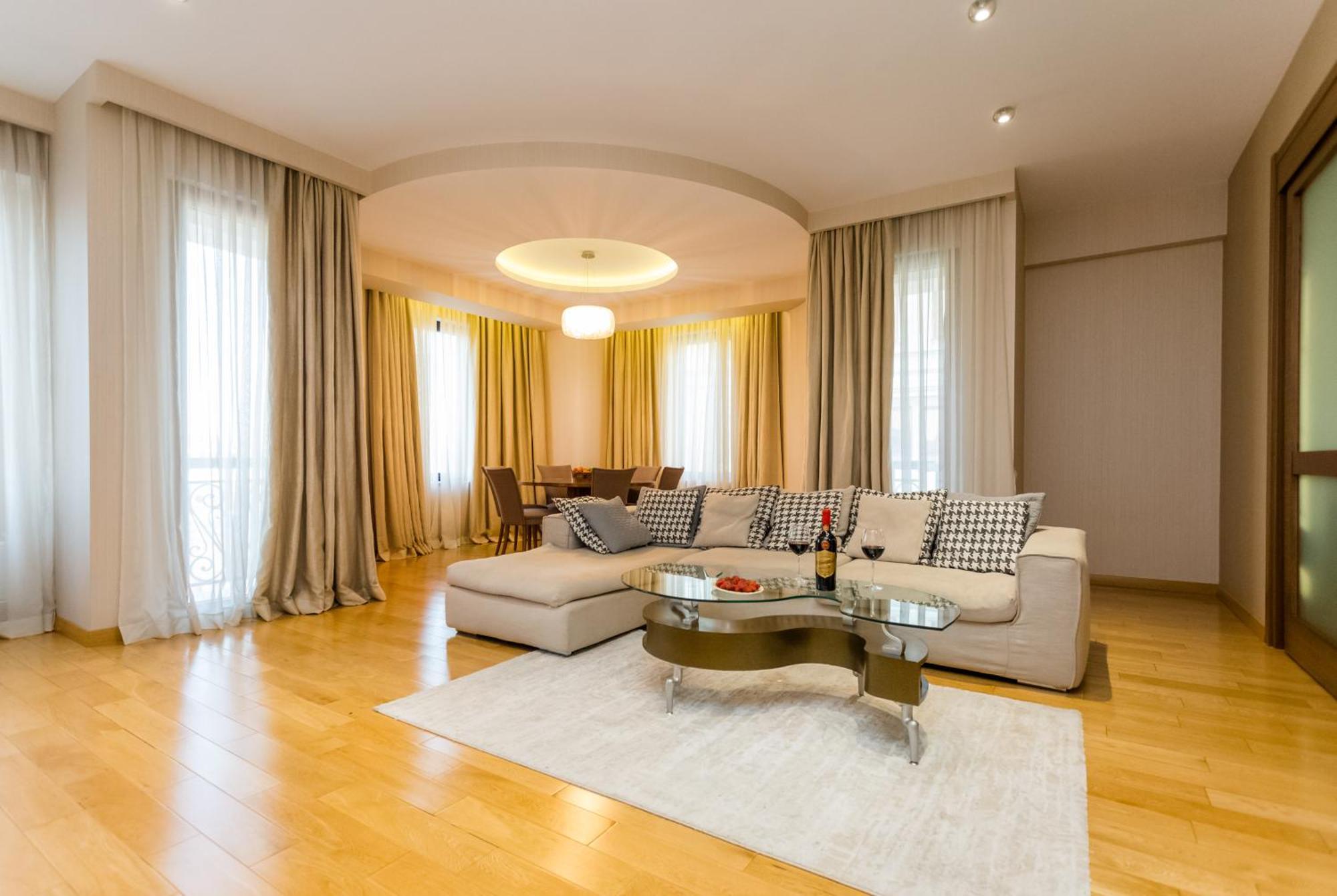 The Grand Apartment Lll Tbilisi Esterno foto